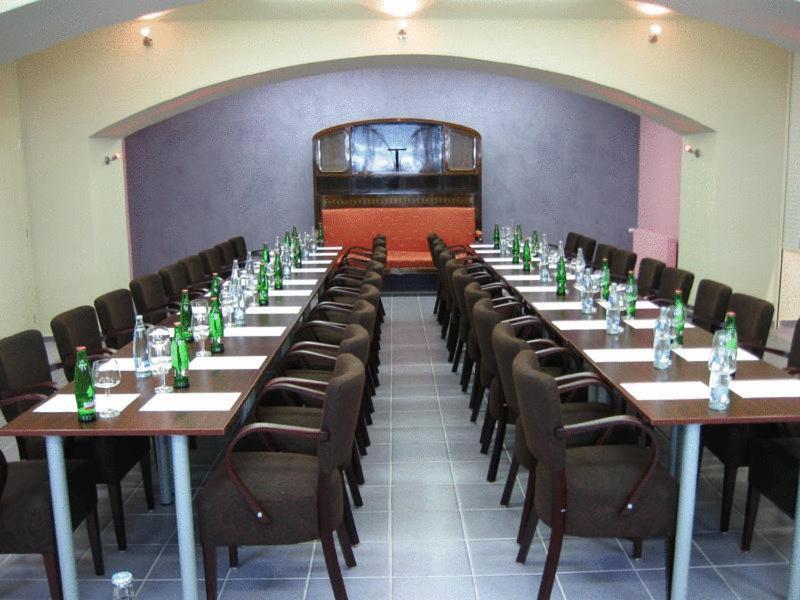 区府大酒店 Hradec Králové 外观 照片
